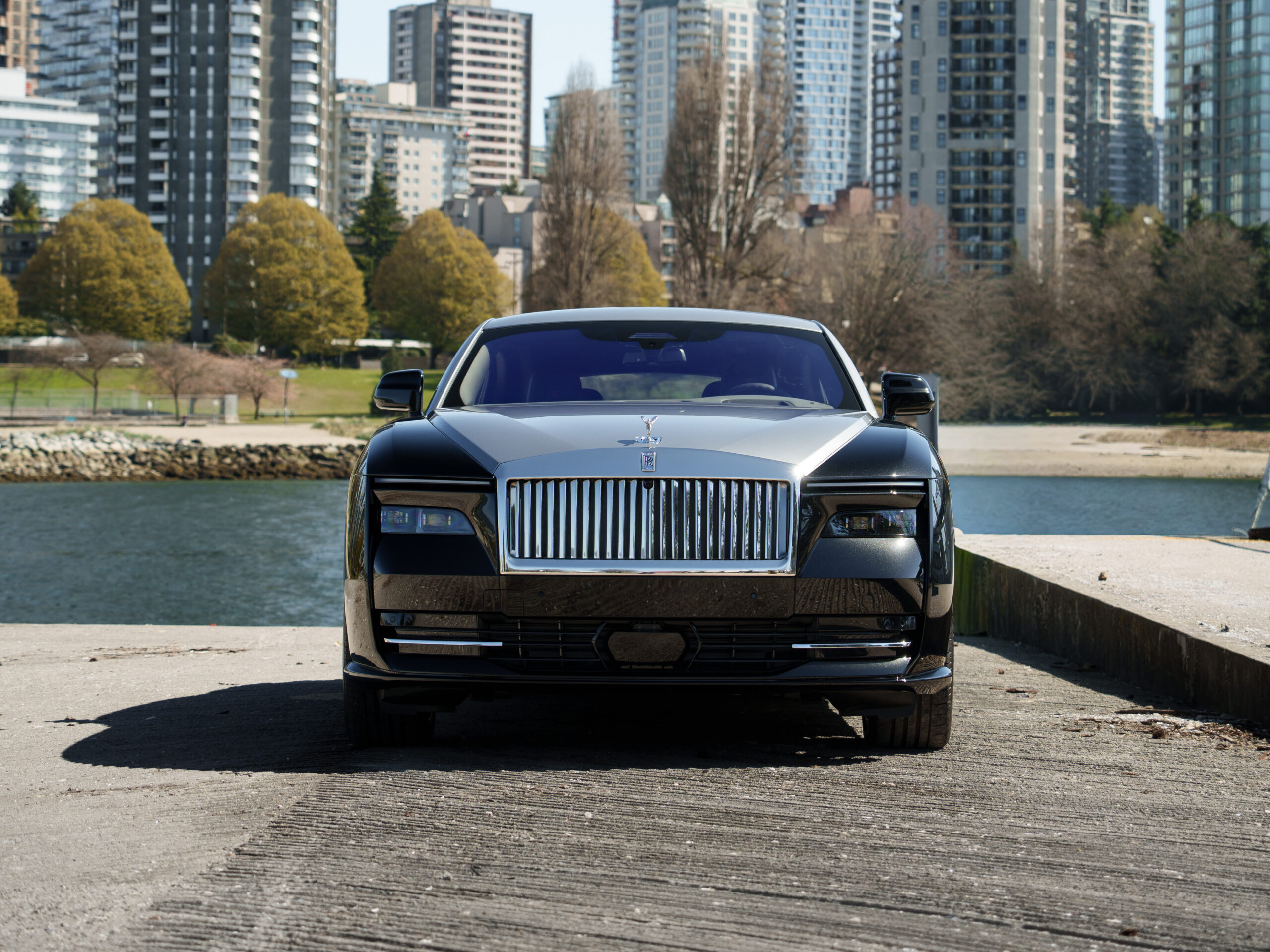 The Rolls-Royce Spectre: A Silent Revolution in Ultra-Luxury Electric Driving
